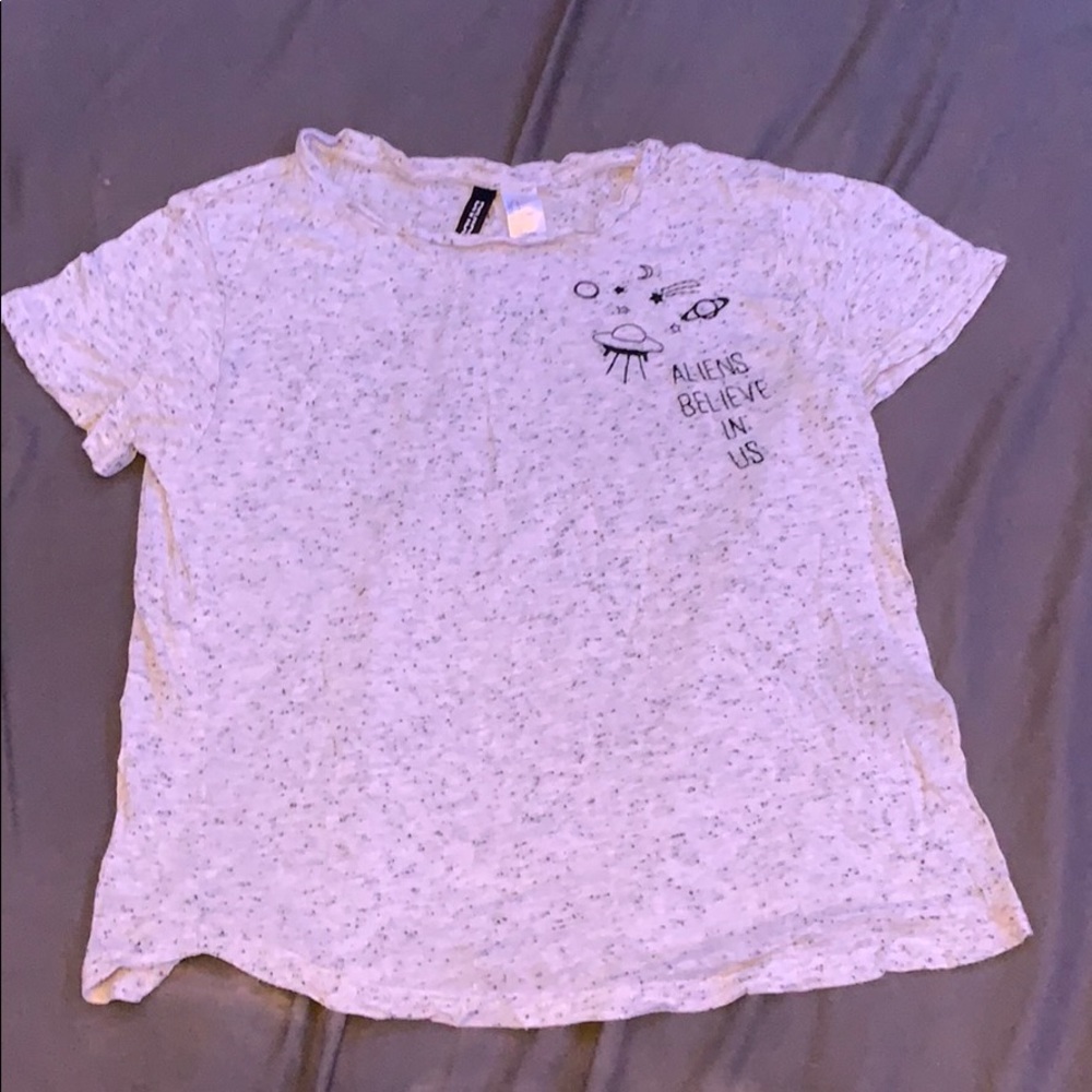 grey t shirt